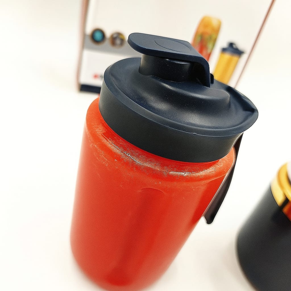 Portable Juicer – Fresh Juice Anytime, Anywhere - Enjoy fresh, healthy juice on the go with this compact, USB-powered portable juicer—perfect for home, office, or travel.